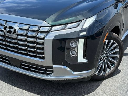 Used 2025 Hyundai Palisade Calligraphy FWD image 3