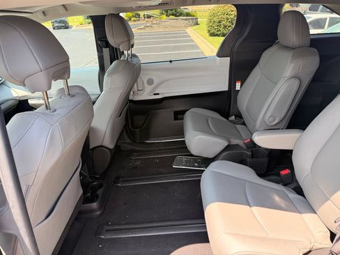 Certified 2025 Toyota Sienna XLE w/ XLE Plus Package AWD/4WD image 10