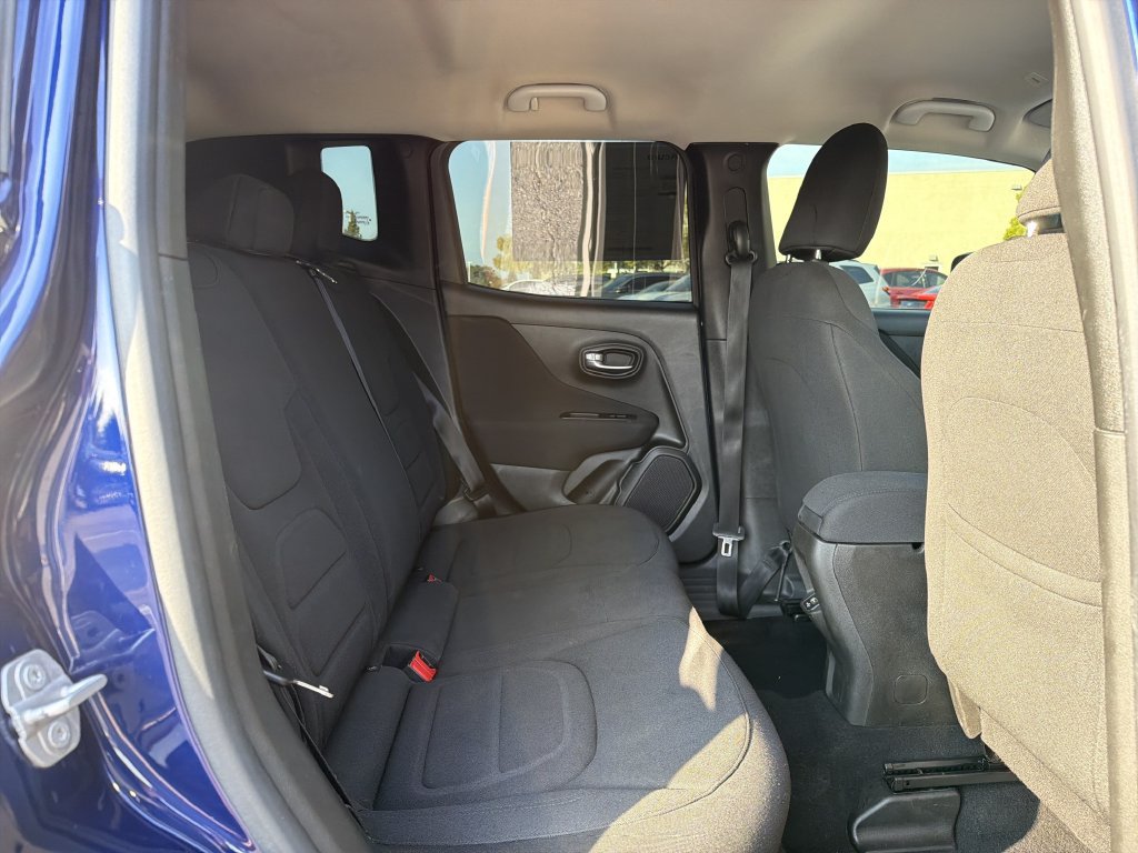 Used 2021 Jeep Renegade Latitude FWD image 15