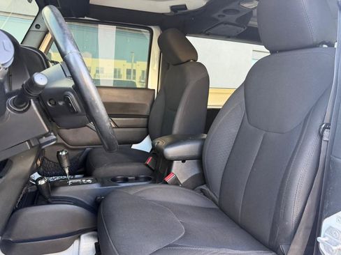 Used 2015 Jeep Wrangler Sport AWD/4WD image 14