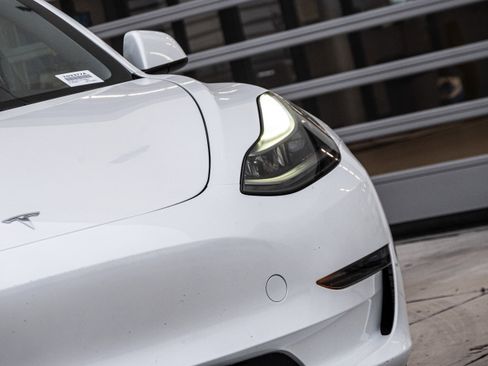 Used 2023 Tesla Model 3 Standard Range image 11