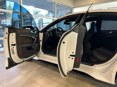 Used 2021 Audi RS 7 Sportback w/ Black Optic Package image 18