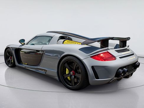 Used 2004 Porsche Carrera GT RWD image 5