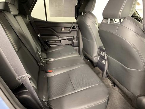Used 2025 Toyota 4Runner Limited AWD/4WD image 12