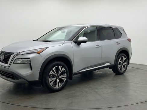 Used 2025 Nissan Rogue SV image 3