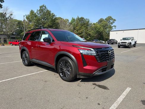 New 2026 Nissan Pathfinder SL w/ SL Premium Package AWD/4WD image 4