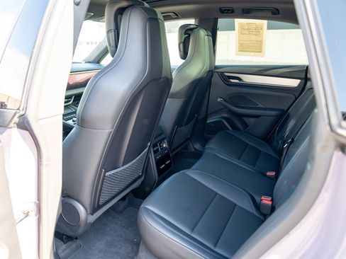 Certified 2025 Porsche Macan 4 Electric AWD/4WD image 23
