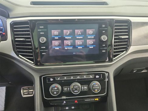 Used 2021 Volkswagen Atlas Cross Sport SEL Premium image 18