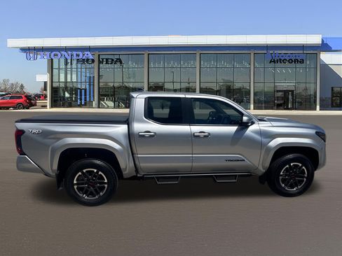 Used 2024 Toyota Tacoma TRD Sport AWD/4WD image 5