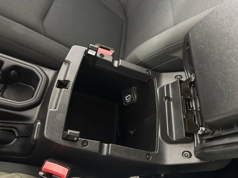 Used 2022 Jeep Wrangler Unlimited Sport image 25