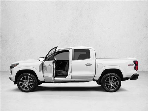 Used 2023 Chevrolet Colorado ZR2 w/ ZR2 Convenience Package III image 4