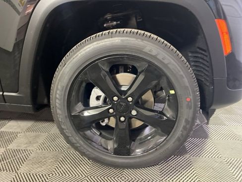 New 2025 Jeep Grand Cherokee Altitude image 8