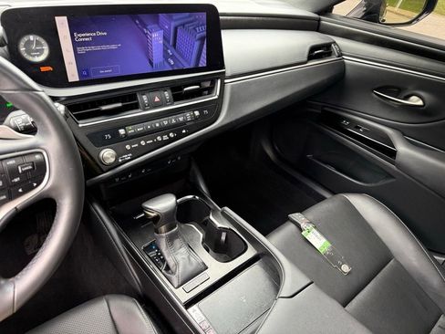 Certified 2024 Lexus ES 350 w/ Premium Package FWD image 33
