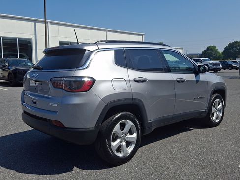 Used 2021 Jeep Compass Latitude AWD/4WD image 6