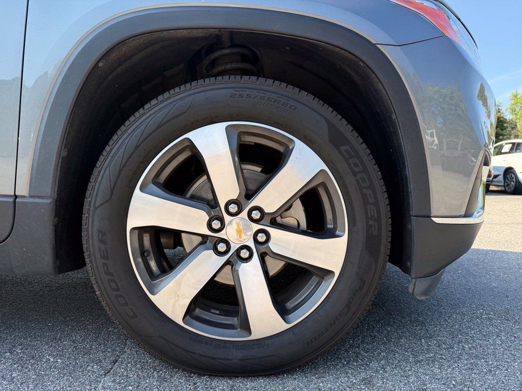 Used 2019 Chevrolet Traverse LT w/ LT Premium Package AWD/4WD image 12