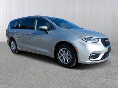Used 2023 Chrysler Pacifica Touring-L