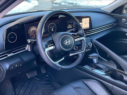 Used 2024 Hyundai Elantra Limited image 18