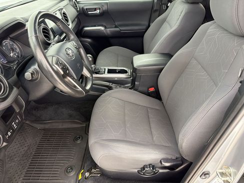 Used 2019 Toyota Tacoma TRD Off-Road w/ Technology Package AWD/4WD image 5