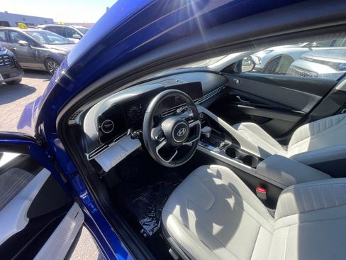 Used 2025 Hyundai Elantra Limited image 37