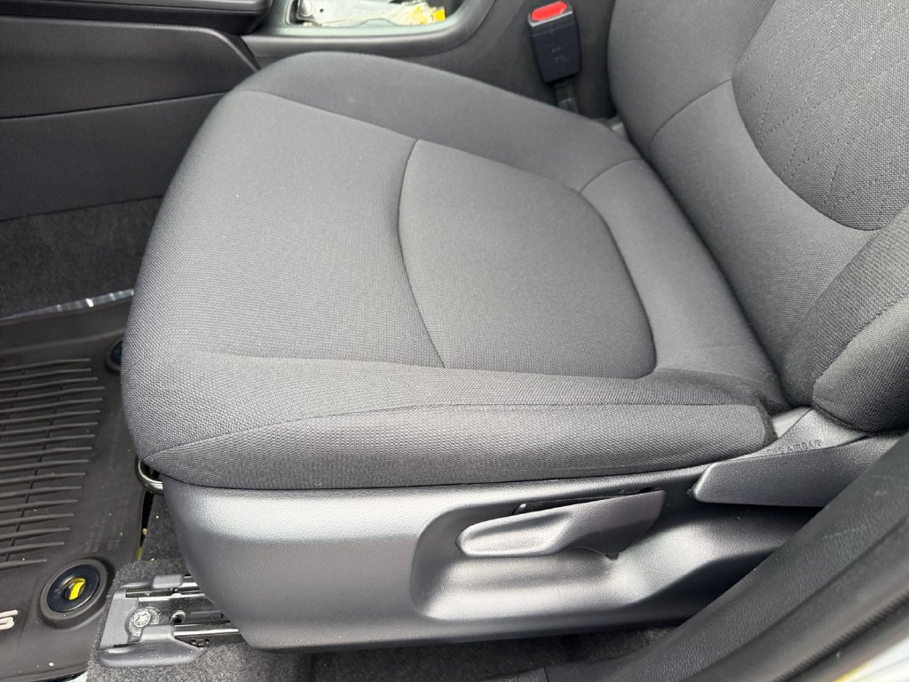 Used 2026 Toyota Corolla Cross LE AWD/4WD image 25