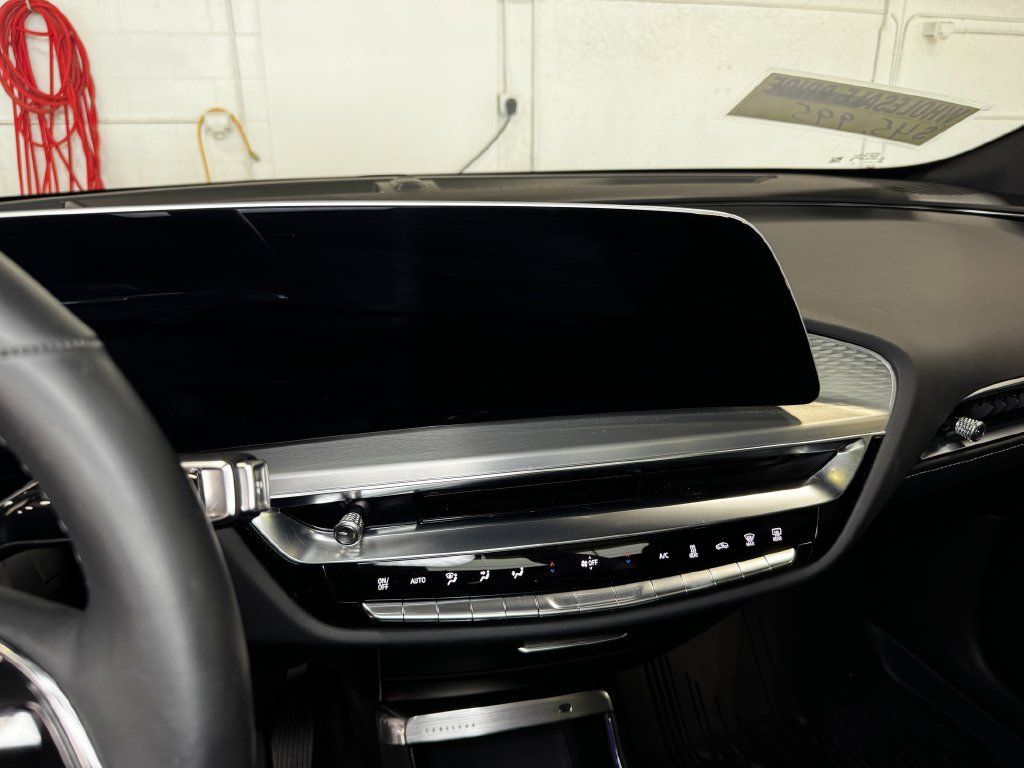 Used 2025 Cadillac Lyriq Luxury w/ LPO, Floor Liner Package AWD/4WD image 19