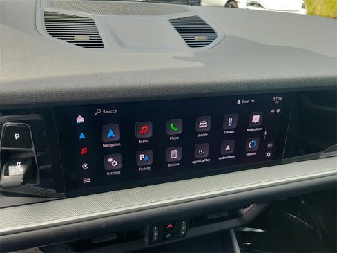 Used 2025 Porsche Cayenne image 29