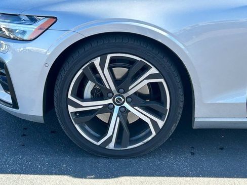 Used 2024 Volvo S60 B5 Plus image 12