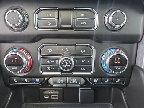 Used 2021 GMC Yukon SLT w/ SLT Premium Package AWD/4WD image 21