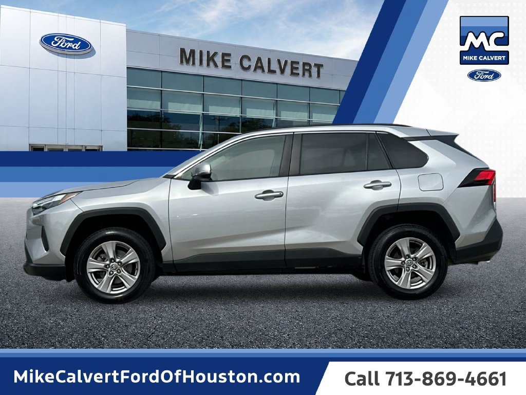 Used 2023 Toyota RAV4 XLE AWD/4WD image 2