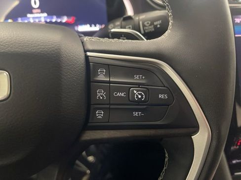 Used 2023 Jeep Grand Cherokee Limited image 39