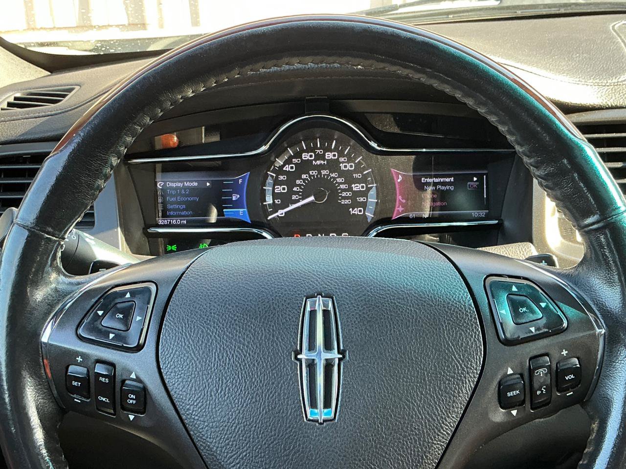 Used 2013 Lincoln MKS AWD image 23