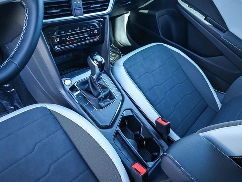 New 2025 Volkswagen Taos SE image 35