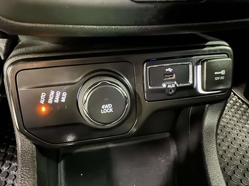 Used 2023 Jeep Renegade Latitude AWD/4WD image 29