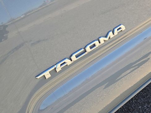 Used 2023 Toyota Tacoma TRD Sport image 11