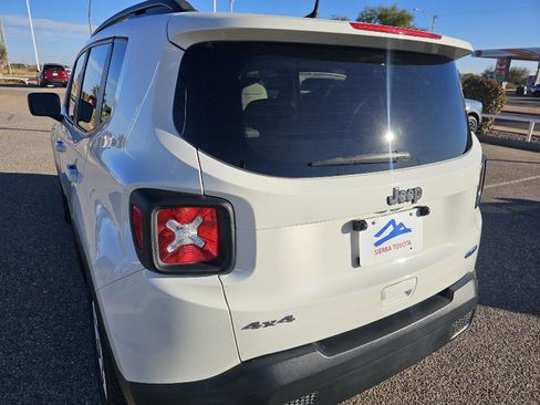 Used 2019 Jeep Renegade Latitude w/ Safety & Security Group II image 10