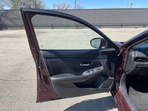 Used 2025 Nissan Sentra SV image 18