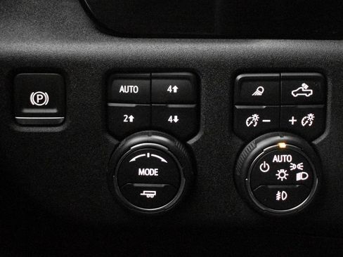 Used 2024 Chevrolet Silverado 2500 LTZ w/ LTZ Convenience Package image 20