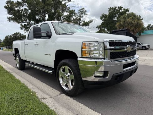 Used 2011 Chevrolet Silverado 2500 LTZ w/ LTZ Plus Package AWD/4WD image 2