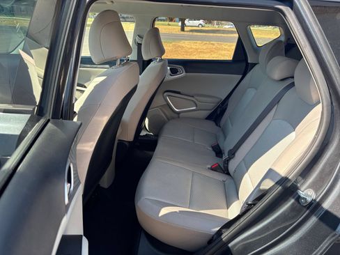Used 2025 Kia Soul LX w/ LX Technology Package FWD image 22