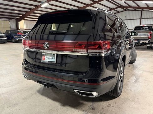 Used 2025 Volkswagen Atlas SE image 6