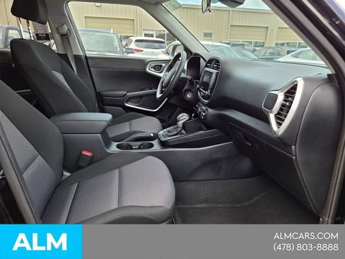 Used 2025 Kia Soul LX w/ LX Technology Package FWD image 17