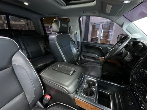 Used 2017 Chevrolet Silverado 1500 High Country AWD/4WD image 28