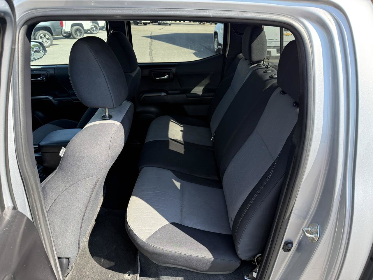 Used 2020 Toyota Tacoma TRD Off-Road w/ Technology Package AWD/4WD image 15