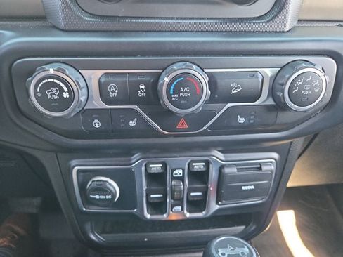 Used 2019 Jeep Wrangler Unlimited Sport S AWD/4WD image 17