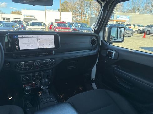 Used 2024 Jeep Wrangler Unlimited Rubicon image 10