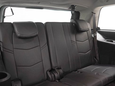 Used 2018 Cadillac Escalade Luxury AWD/4WD image 14