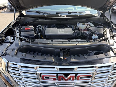 Used 2025 GMC Yukon XL Denali w/ Denali Reserve Package AWD/4WD image 35