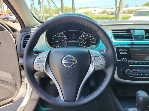 Used 2016 Nissan Altima 2.5 SV FWD image 9