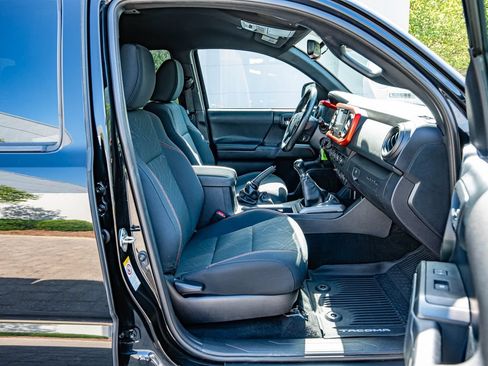 Used 2019 Toyota Tacoma TRD Off-Road AWD/4WD image 37