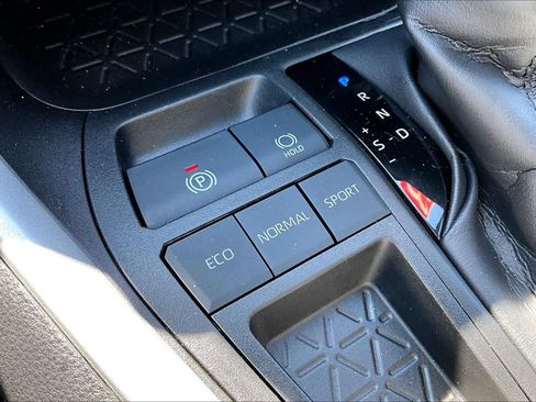 Certified 2023 Toyota RAV4 LE FWD image 34